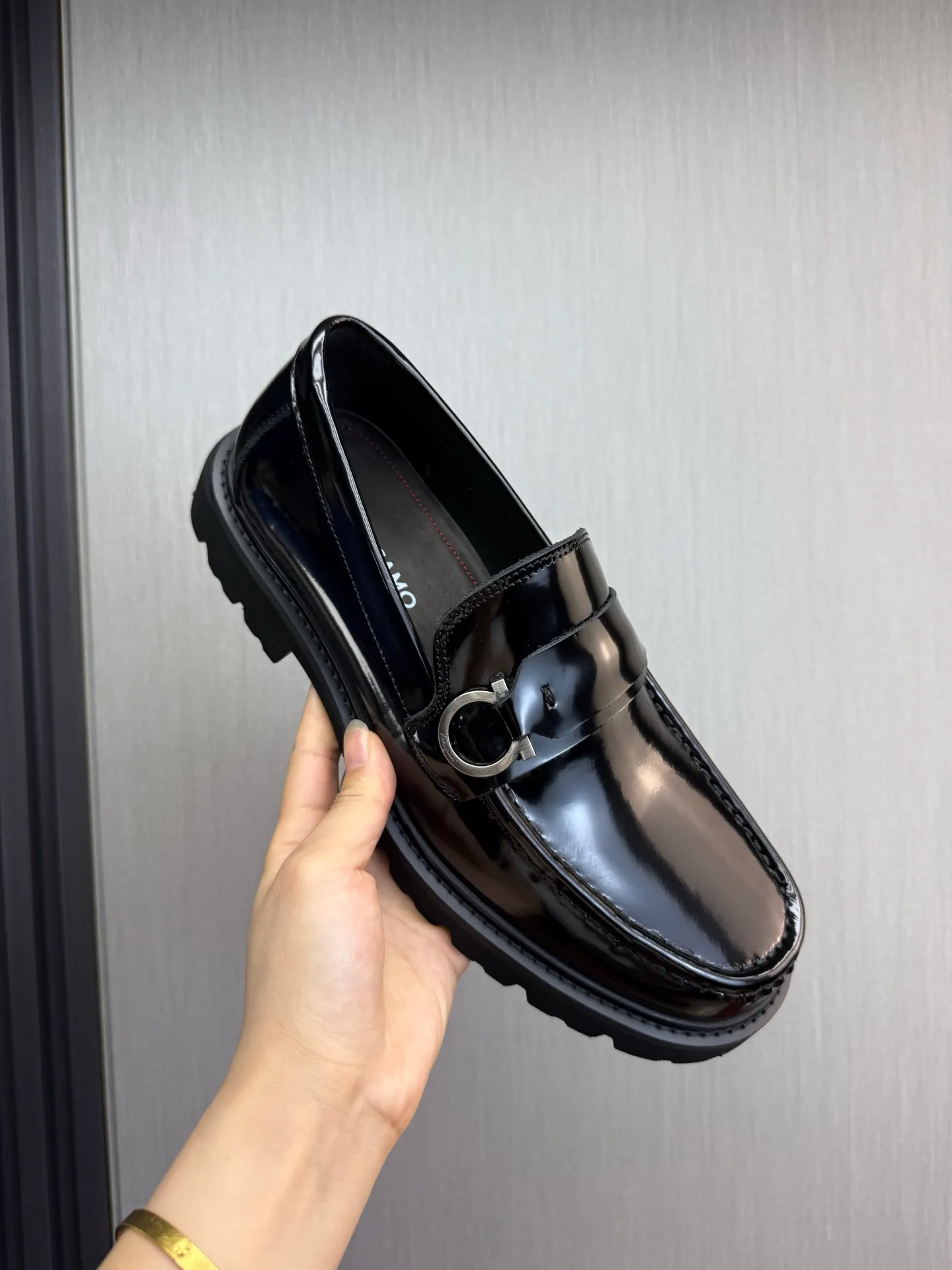 Men's shoes 💰880💰 Ferragamo. [Ferragamo] Men's Loaf leather shoes, the latest hot style, 1:1 original purchase quality, top quality, imported open-edge beaded cowhide leather on the upper, hand-made three-dimensional stitching highlights the round toe design, the inner feet are made of imported cowhide, with original wear-resistant rubber outsole, matching code 39-44, (38, 45 custom-made, non-refundable)